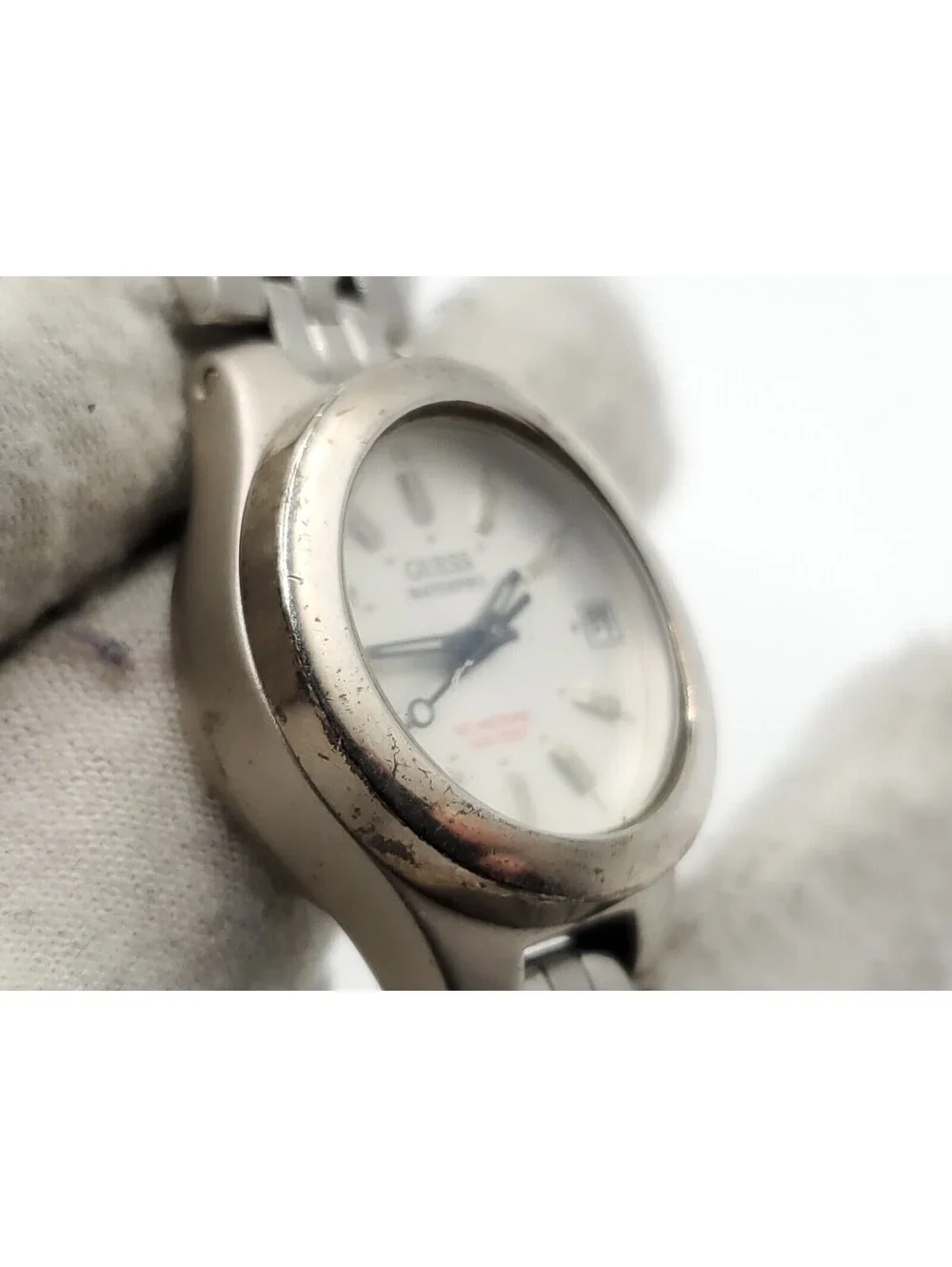 Guess Waterpro Quartz Watch Womens New Battery Silver Tone White Date Dial 25mm